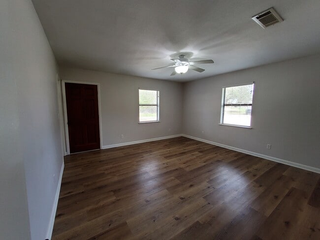 Building Photo - 7402 Hwy 2302