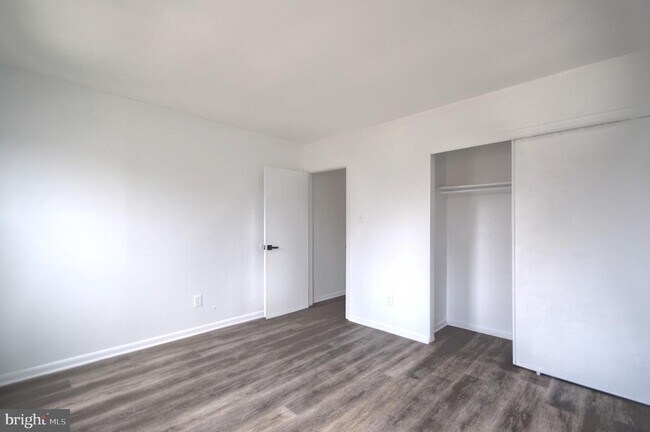 Building Photo - 49 Brambling Ln