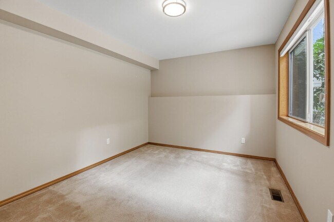 Building Photo - 4Bd/3.5Ba Sammamish House