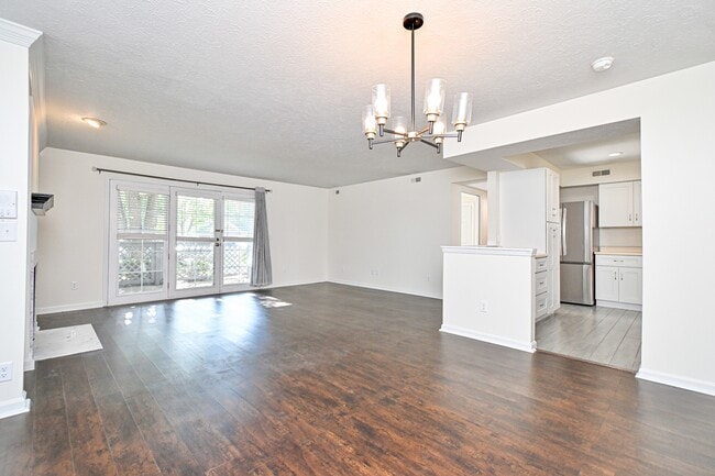 Building Photo - 3021 Stratford Ct