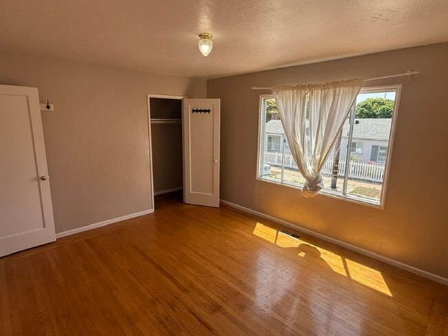 Building Photo - 3-Bedroom Single Family Home in Richmond Annex / El Cerrito Area