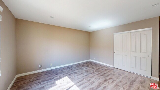 Building Photo - 65 Allen Ave