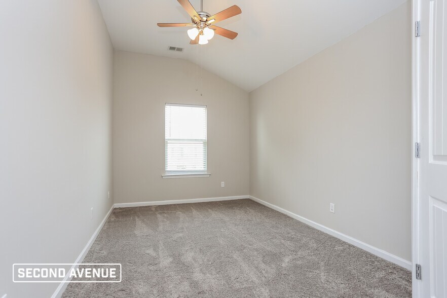 Building Photo - 233 Klinetop Dr