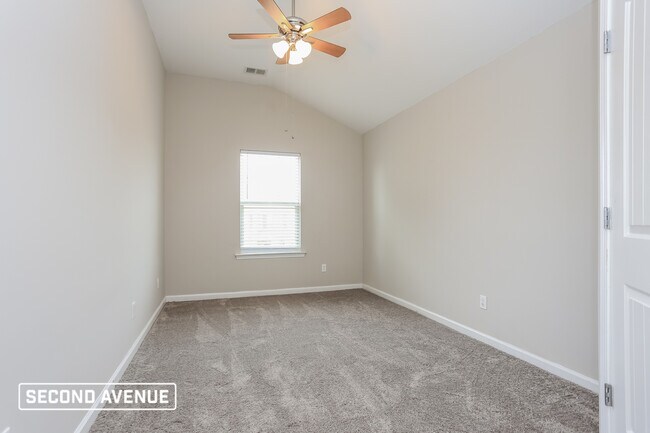 Building Photo - 233 Klinetop Dr