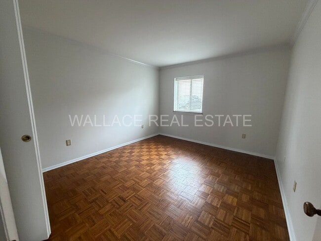 Building Photo - FANTASTIC 2 BEDROOM, 2 BATH CONDO IN THE HEART OF SEQUOYAH HILLS!!