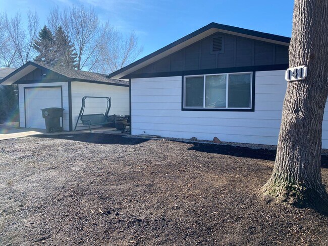 Building Photo - Spacious Single-Story Living with Modern Comforts and Outdoor Appeal