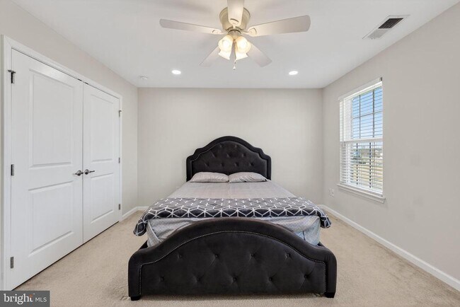 Building Photo - 40 Gina Dr