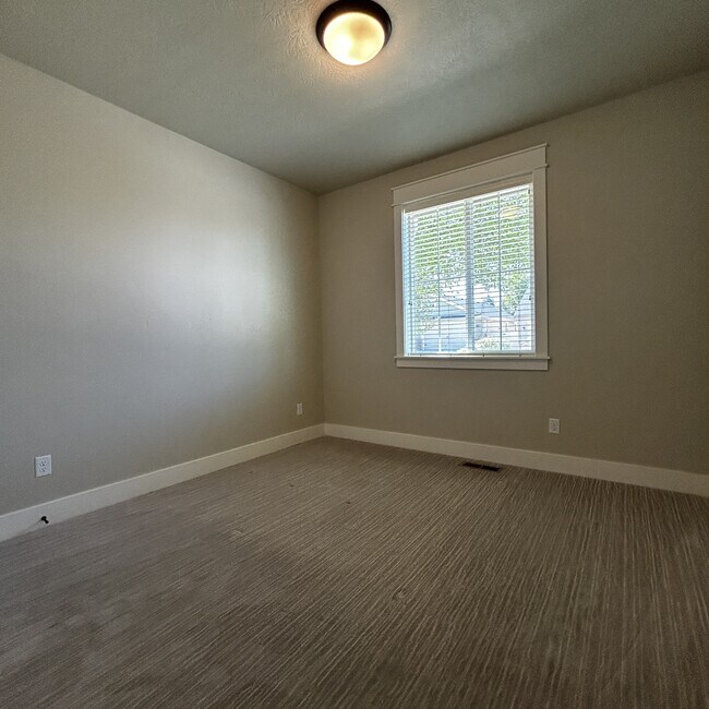 Building Photo - 3440 E Girdner Dr