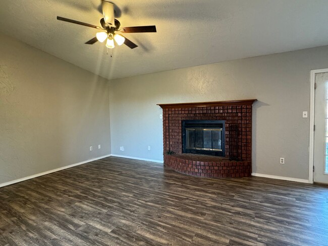 Building Photo - 6005 SW Atterbury- AVAILABLE NOW!