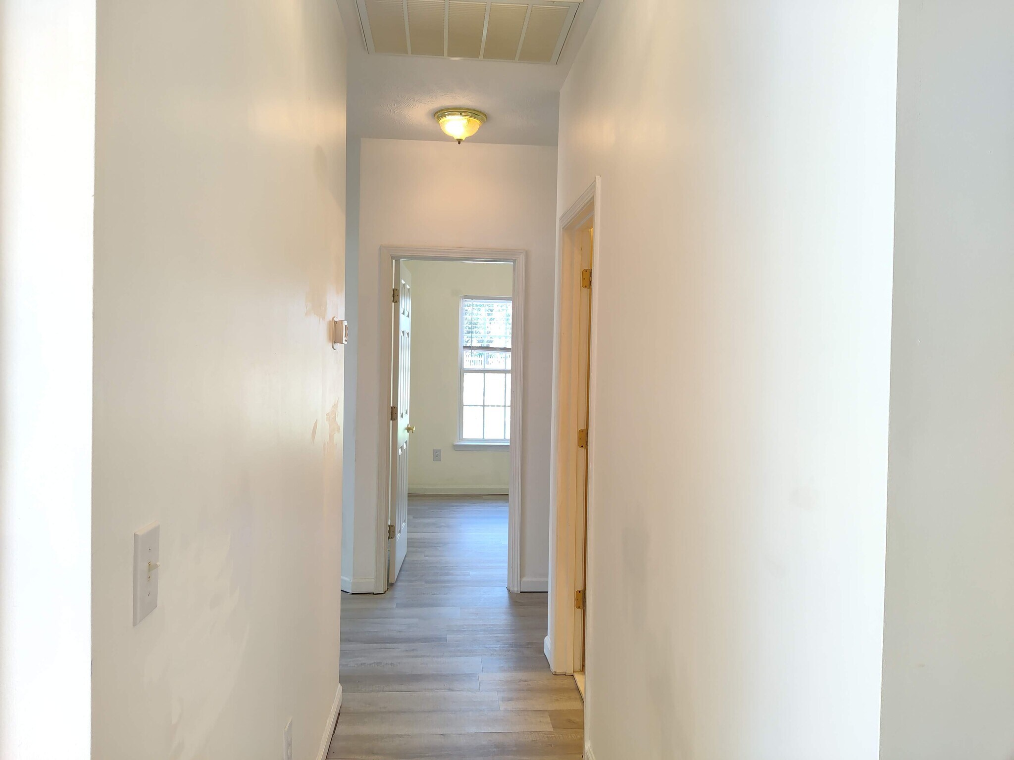 Building Photo - 529 Foxglove Ct