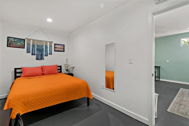 Building Photo - 5923 Moonmist Dr