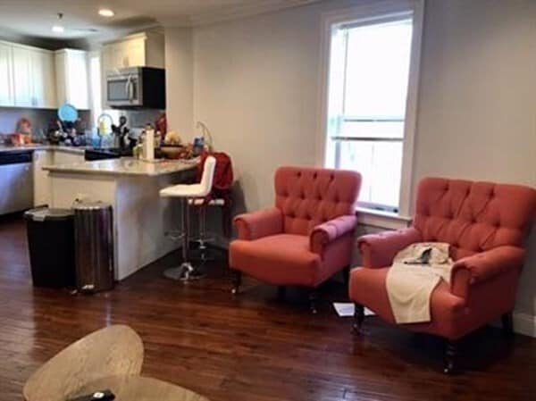 Building Photo - 142 Centre St