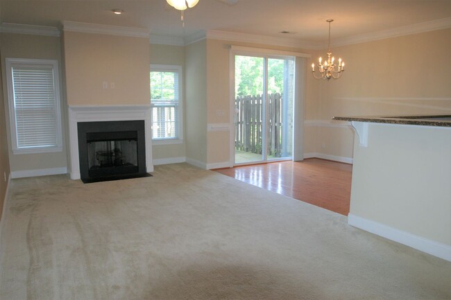 Building Photo - Renovated Townhouse In Winston-Salem