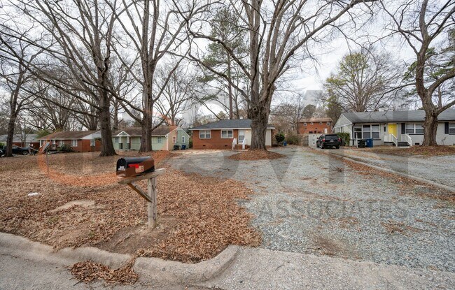 Building Photo - Classic 3BD, 1BA Durham Home with Hardwood Floors