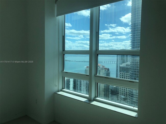 Building Photo - 950 Brickell Bay Dr