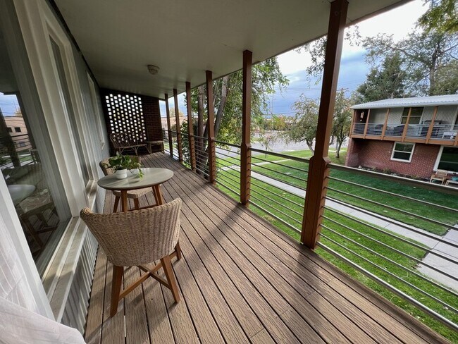 Building Photo - 370 W 800 N