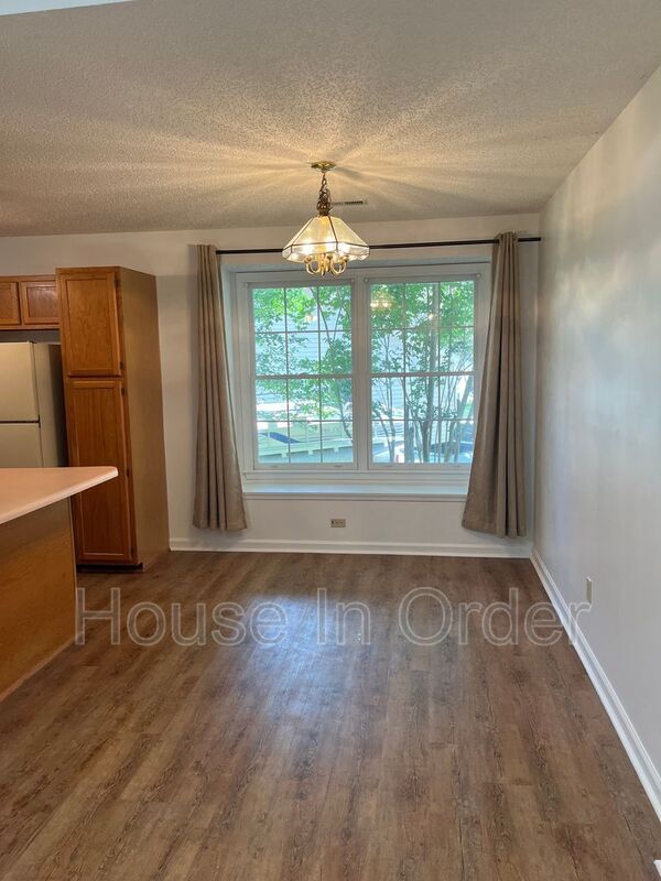 Building Photo - 108 Hyacinth Ln