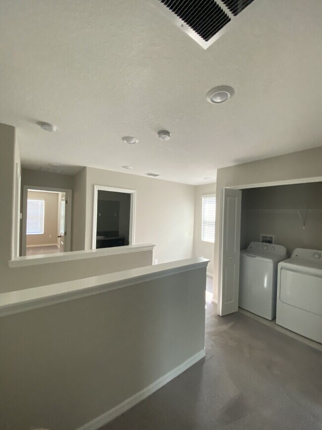Building Photo - 7012 Samuel Ivy Dr
