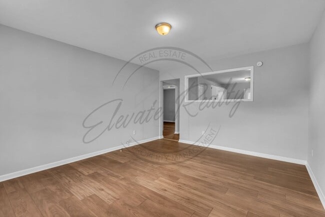 Building Photo - Two Bedroom Ranch Duplex in North Columbia (1/2 off first months rent)!