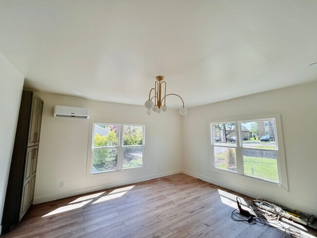 Building Photo - Knoxville 37920 - 1 bedroom, 1 bath unit on Second Floor - Contact Tara Hayes (865) 242-8010