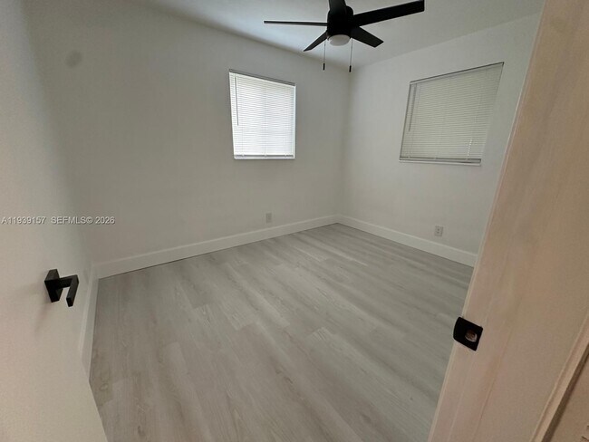 Building Photo - 5023 SW 93rd Ave