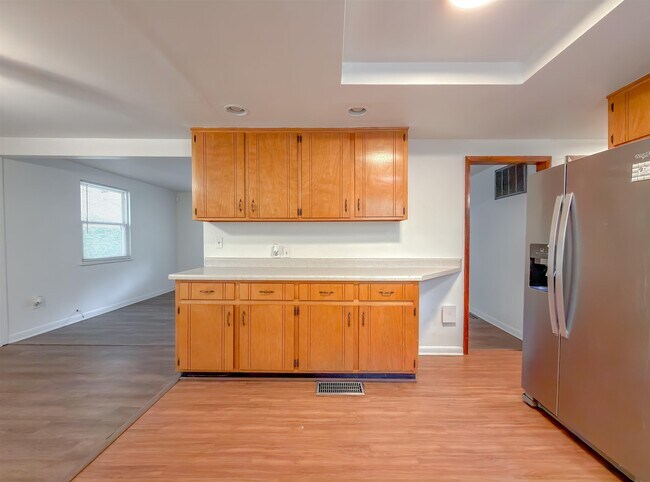 Building Photo - 1210 Carson Dr