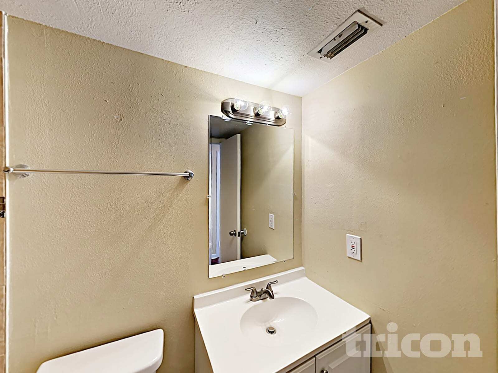 Building Photo - 8213 Greenleaf Cir