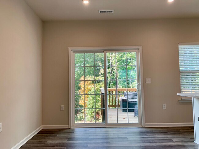 Building Photo - WONDERFUL Townhome in North East Raleigh, Available Now!