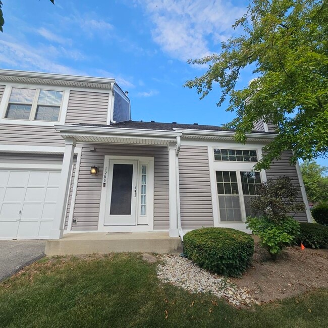 Building Photo - 1368 N Knollwood Dr