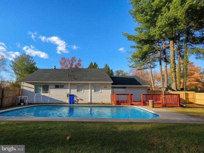 Building Photo - 15901 Perkins Ln