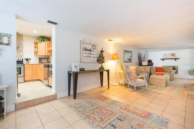 Building Photo - 4206 W Wisconsin Ave