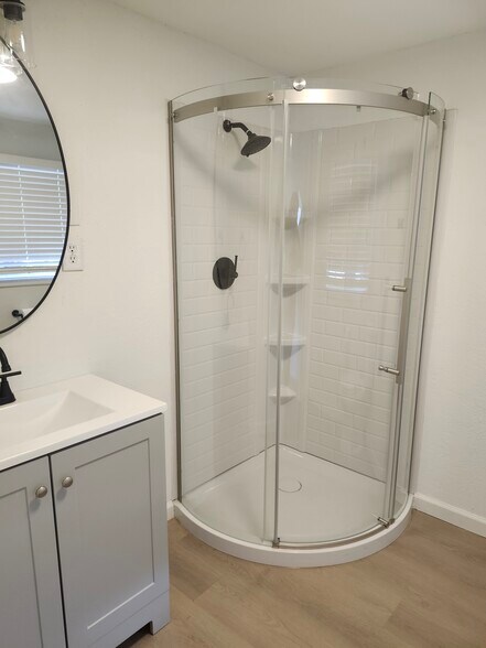 Building Photo - 1136 W Dakota Ave