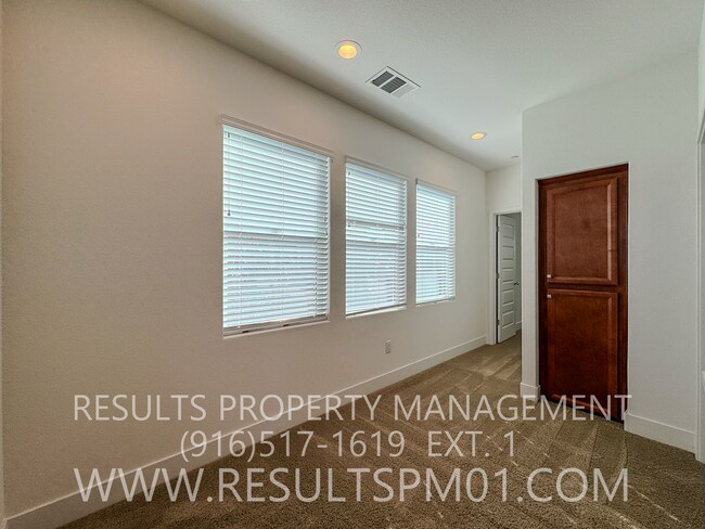 Building Photo - Beautiful 4 Bedroom Home in McKinley Villa...