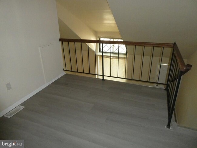 Building Photo - 83 Chelsea Cir