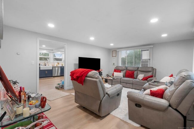 Building Photo - 10 Cold Spring St