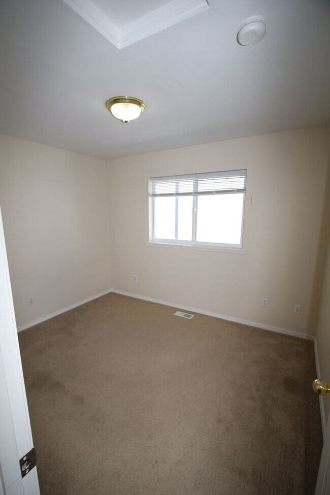 Building Photo - Beautiful 3 Bedroom Eagle River Home