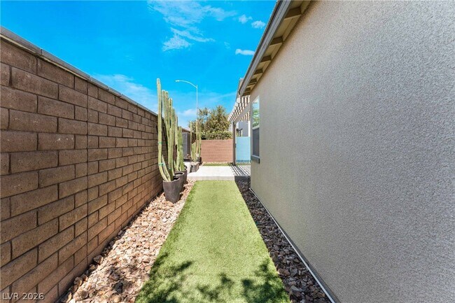 Building Photo - 6933 Whisper Canyon Pl