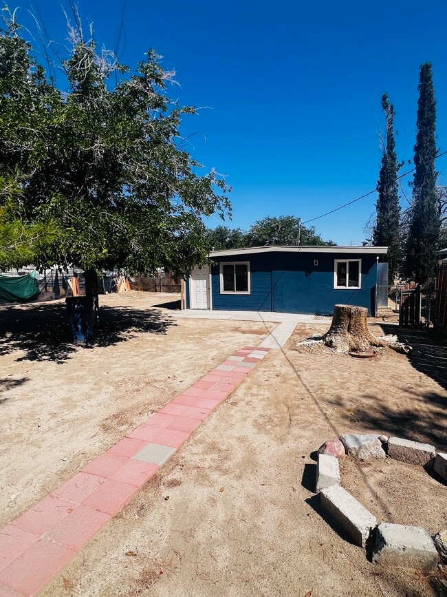 Primary Photo - 9529 E Ave T 12
