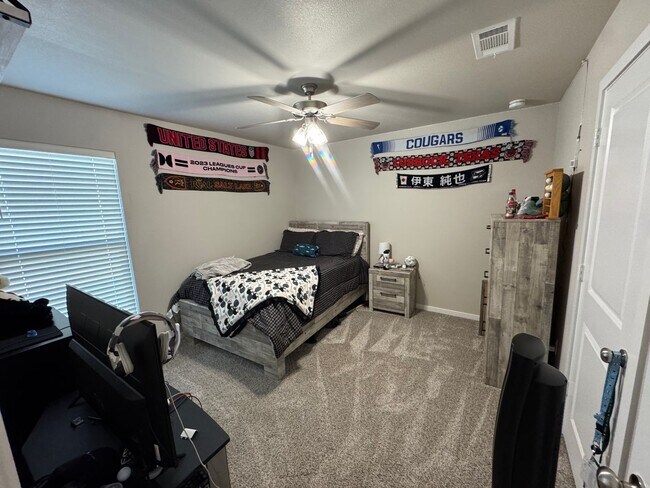 Building Photo - 3/2 in Upland Crossing Available January 2026!