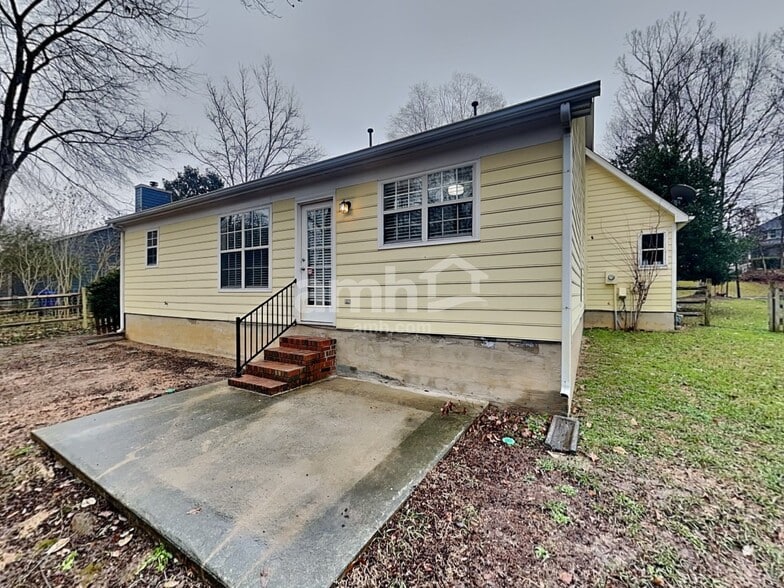 Building Photo - 16518 Amber Field Dr