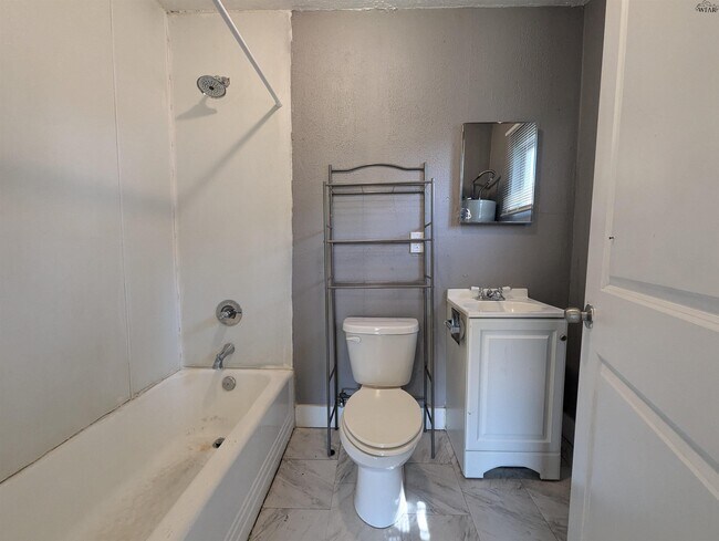 Building Photo - 1011 16th St