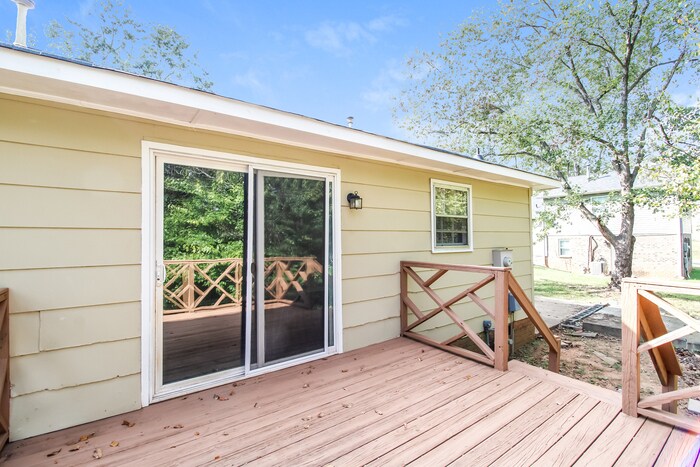 Building Photo - 1107 Edenwood Dr