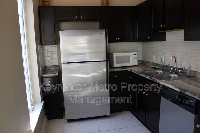 Building Photo - 1321 Karen Blvd