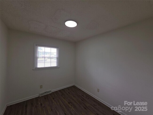 Building Photo - 6501 Barrington Dr