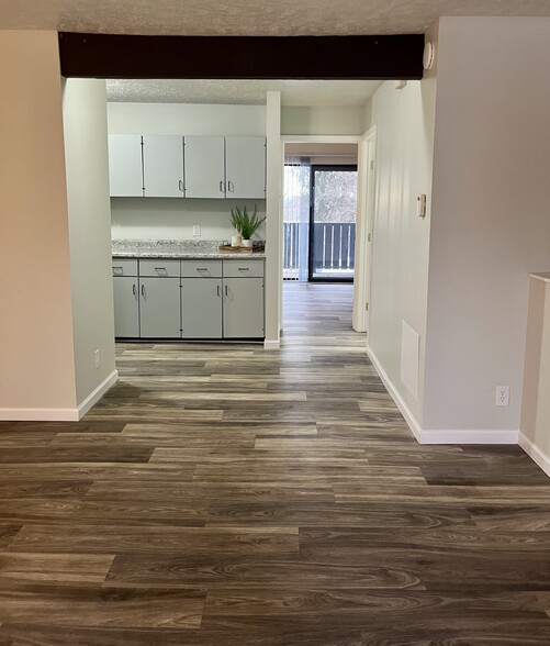 1380 1 Bed 1 Bath - River View Apartments