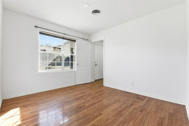 Building Photo - 7138 Mobud Dr