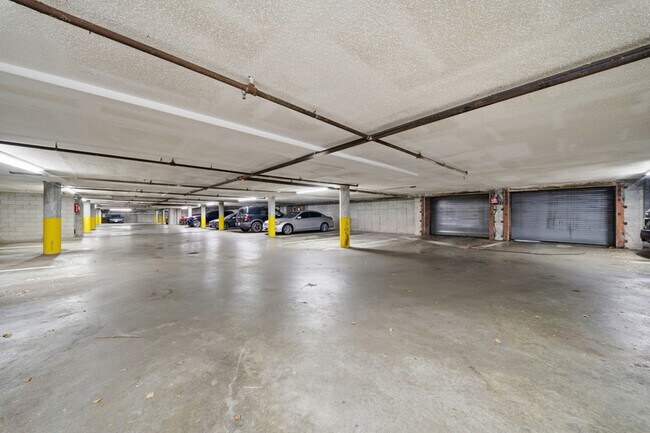 Building Photo - 300 Yarmouth St