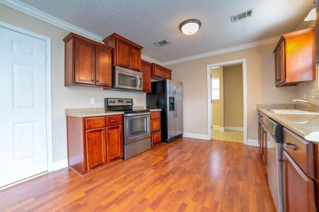 Building Photo - 211 Augusta Way