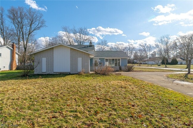 Building Photo - 8671 Ashwood Dr