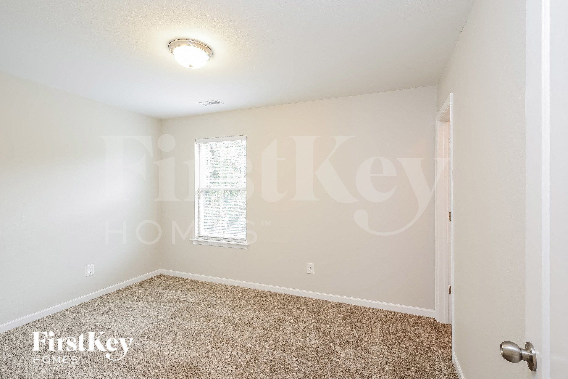 Building Photo - 5519 Pinebrook Ln